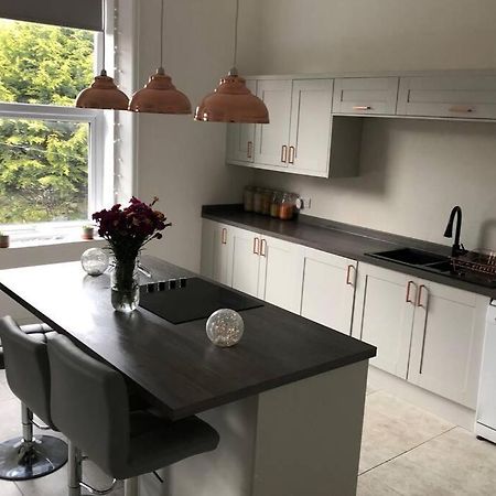 Stunning Bebington Maisonette - Large Private Drive And Entrance, Good Transport Links 외부 사진