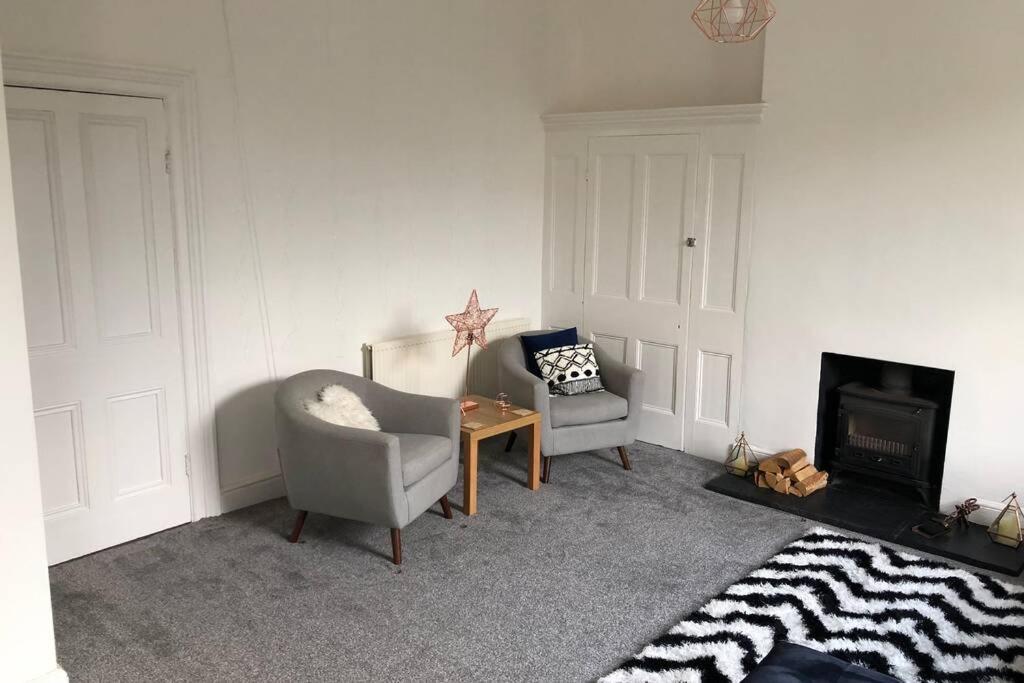 Stunning Bebington Maisonette - Large Private Drive And Entrance, Good Transport Links 외부 사진
