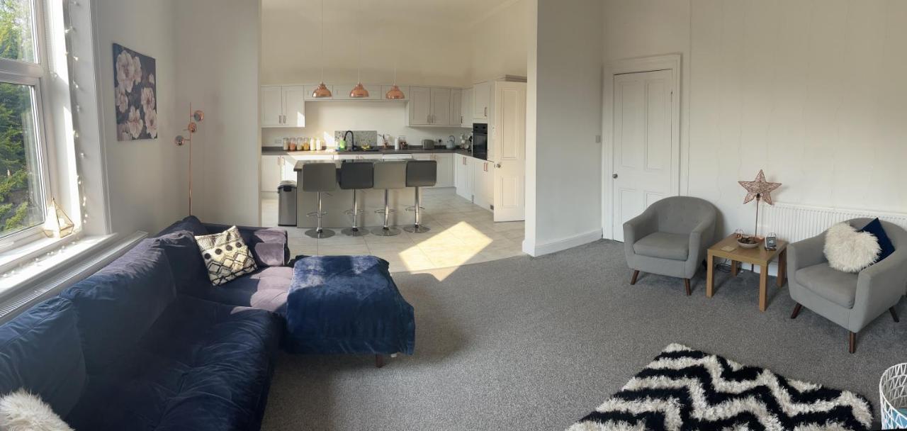 Stunning Bebington Maisonette - Large Private Drive And Entrance, Good Transport Links 외부 사진